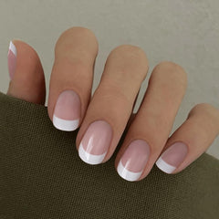 Detalle de Curvlife con acabado brillo nude para looks elegantes