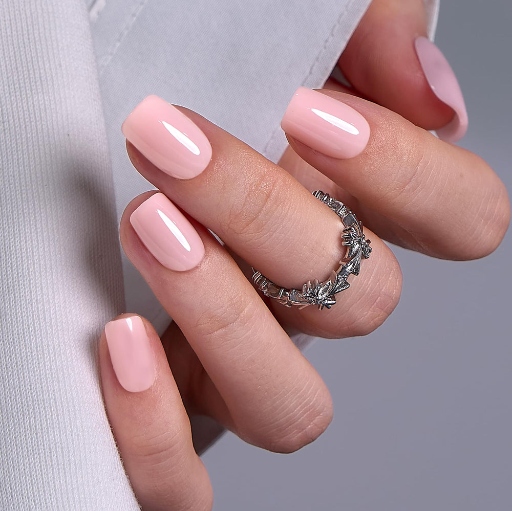 CurvLife diseño francés hecho a mano para una manicura elegante y pulida.