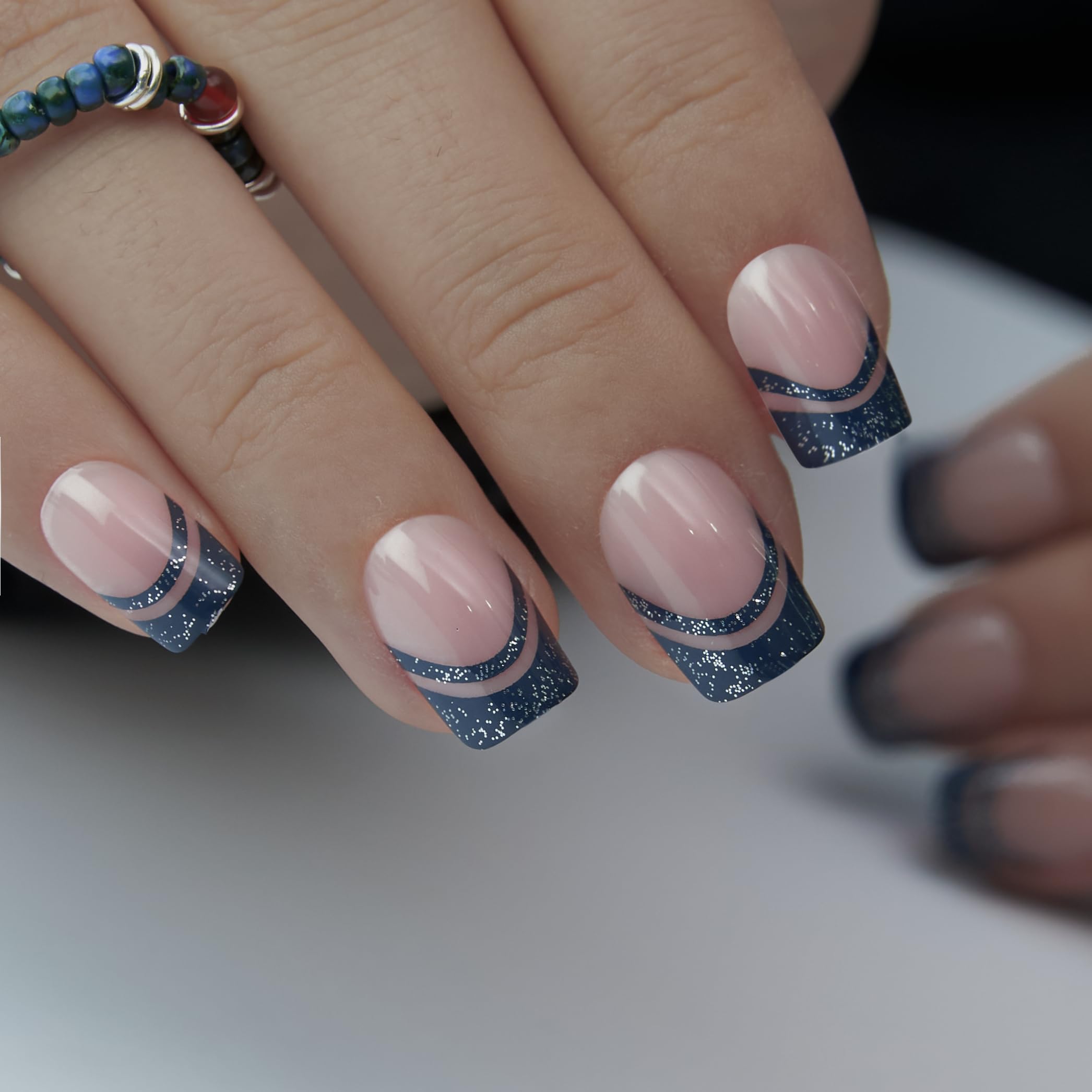 Curvlife kit completo de uñas: lima, pegamento y adhesivos para aplicación fácil.