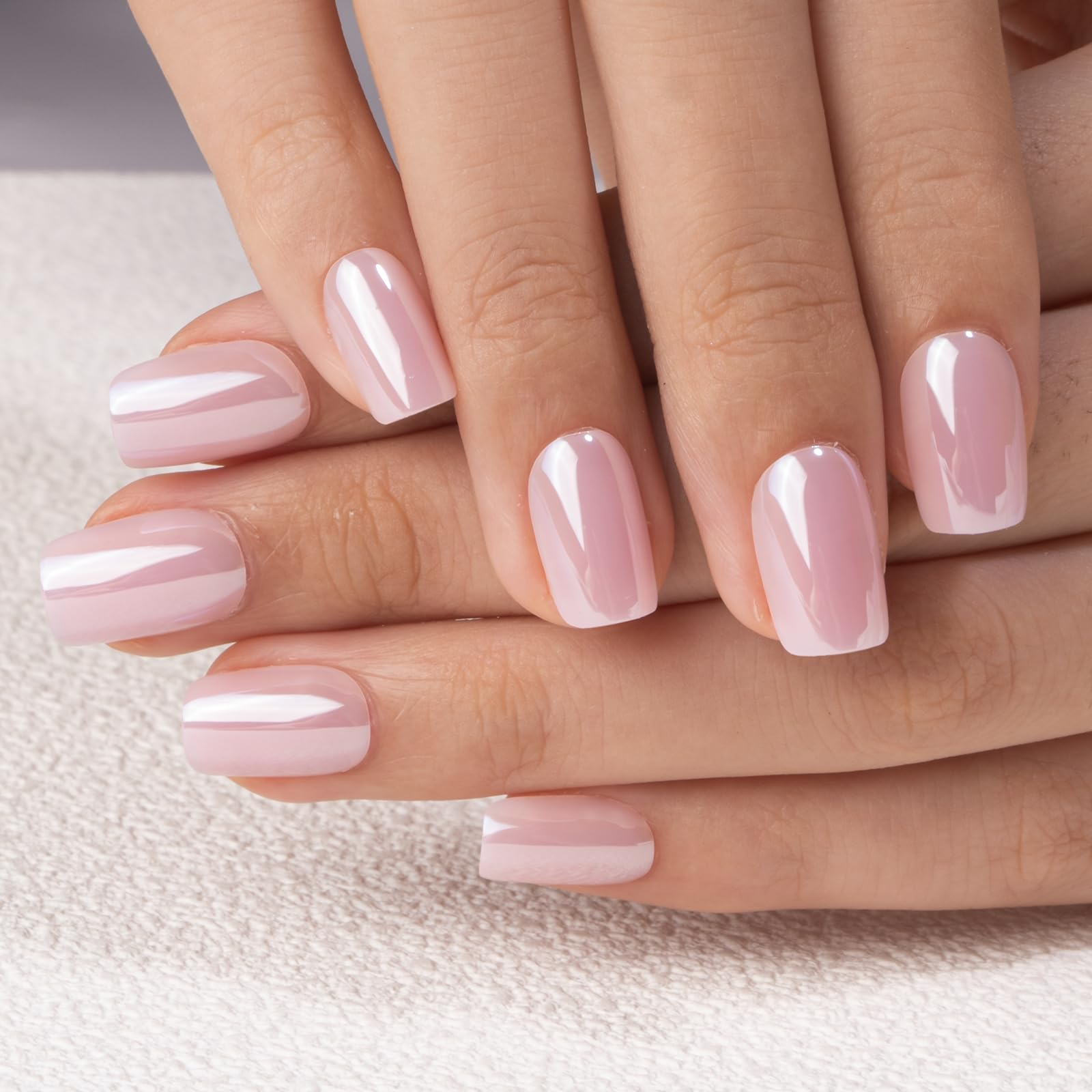 48 pegatinas de pegamento gel reutilizables para fijación rápida.