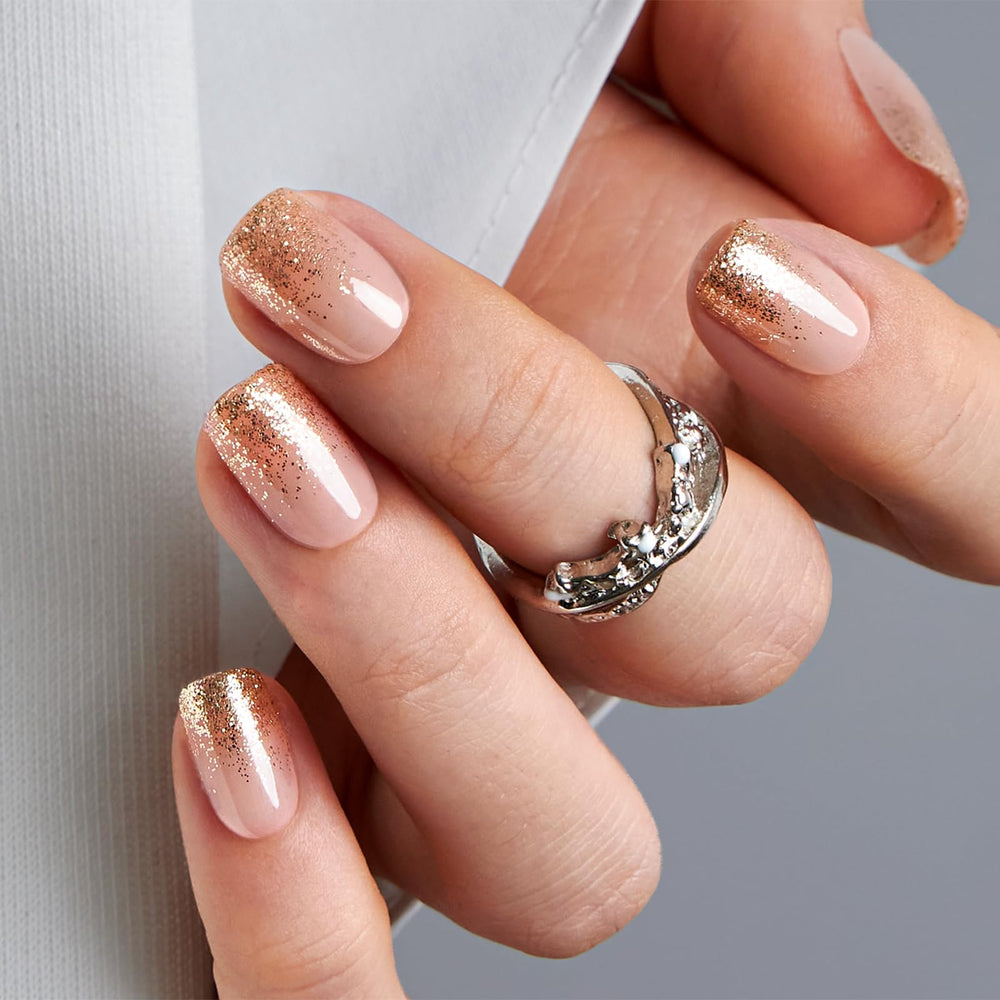 CurvLife Uñas Frances Oro Corto: acabado elegante para uso diario.