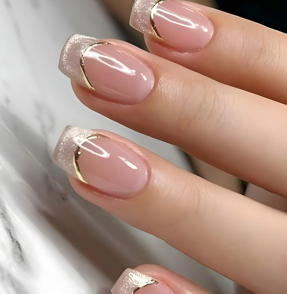 CurvLife: diseño francés de gel con brillo, ajuste cómodo y aspecto natural.