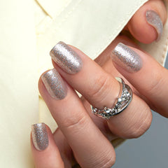 Curvlife uñas pegables, ajuste natural para comodidad durante el día.