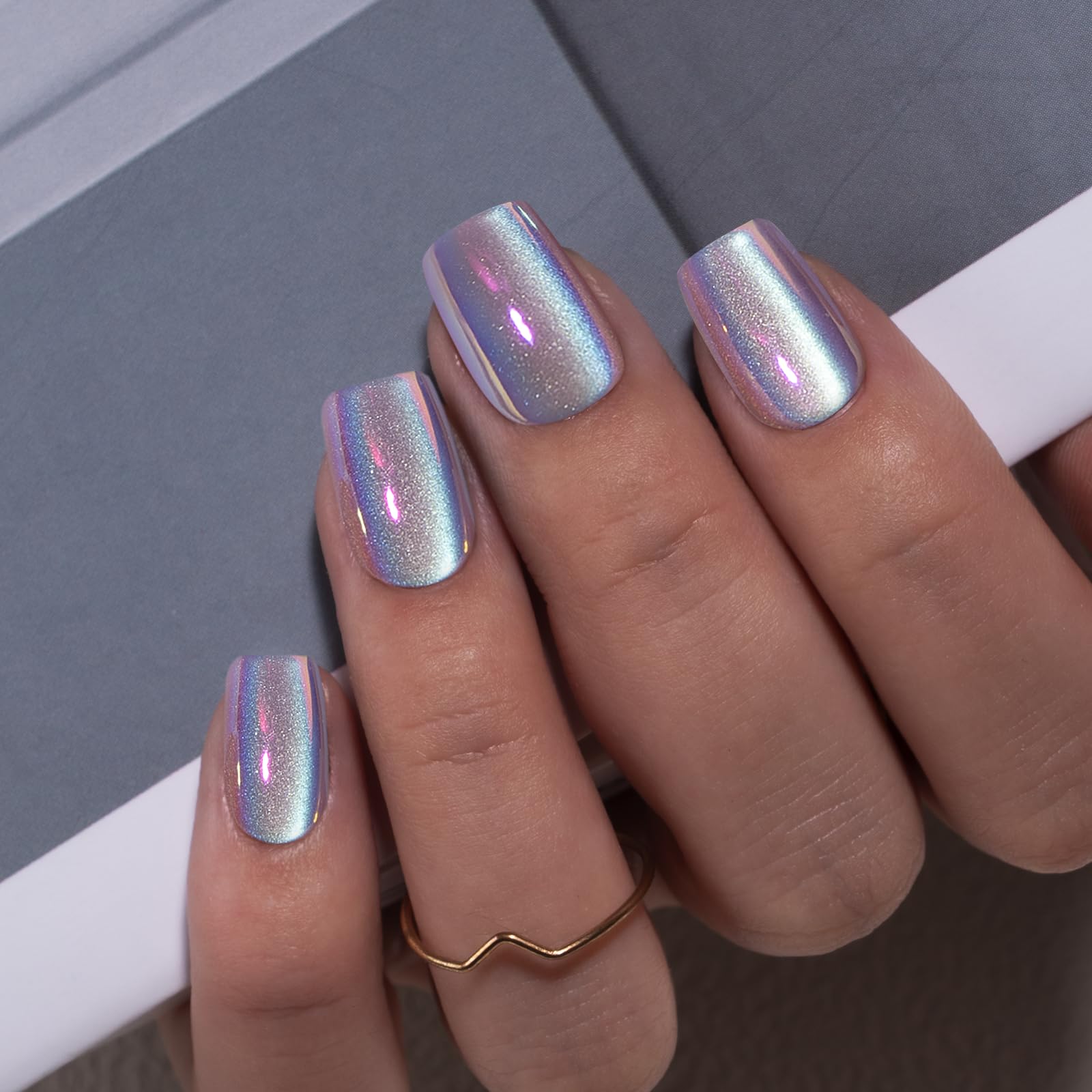 Curvlife uñas pegadas con gel púrpura cromo para durabilidad y brillo.