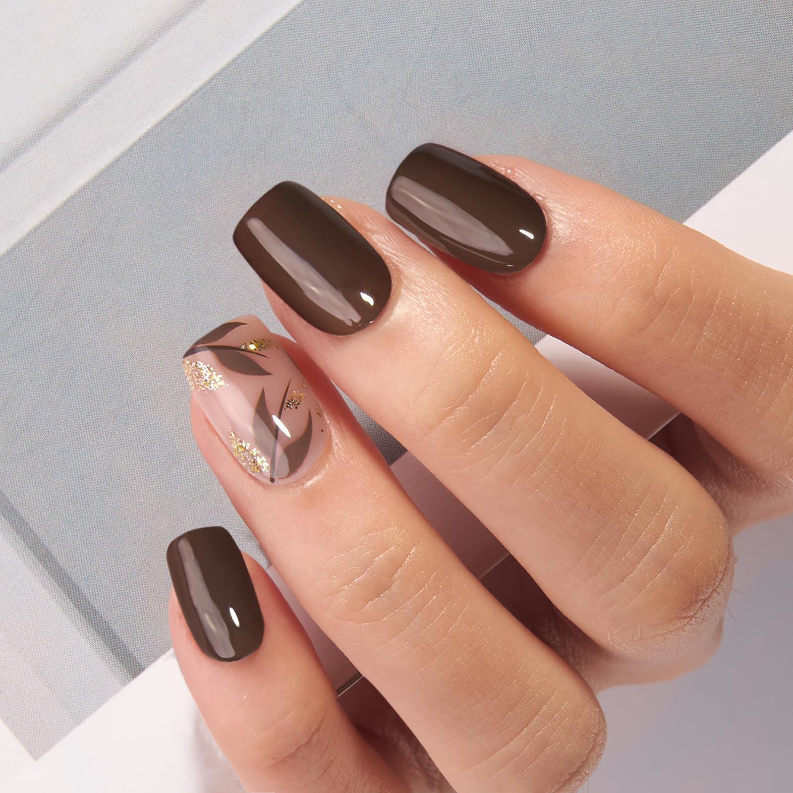 Curvlife uñas postizas nude brillantes para un look elegante diario.