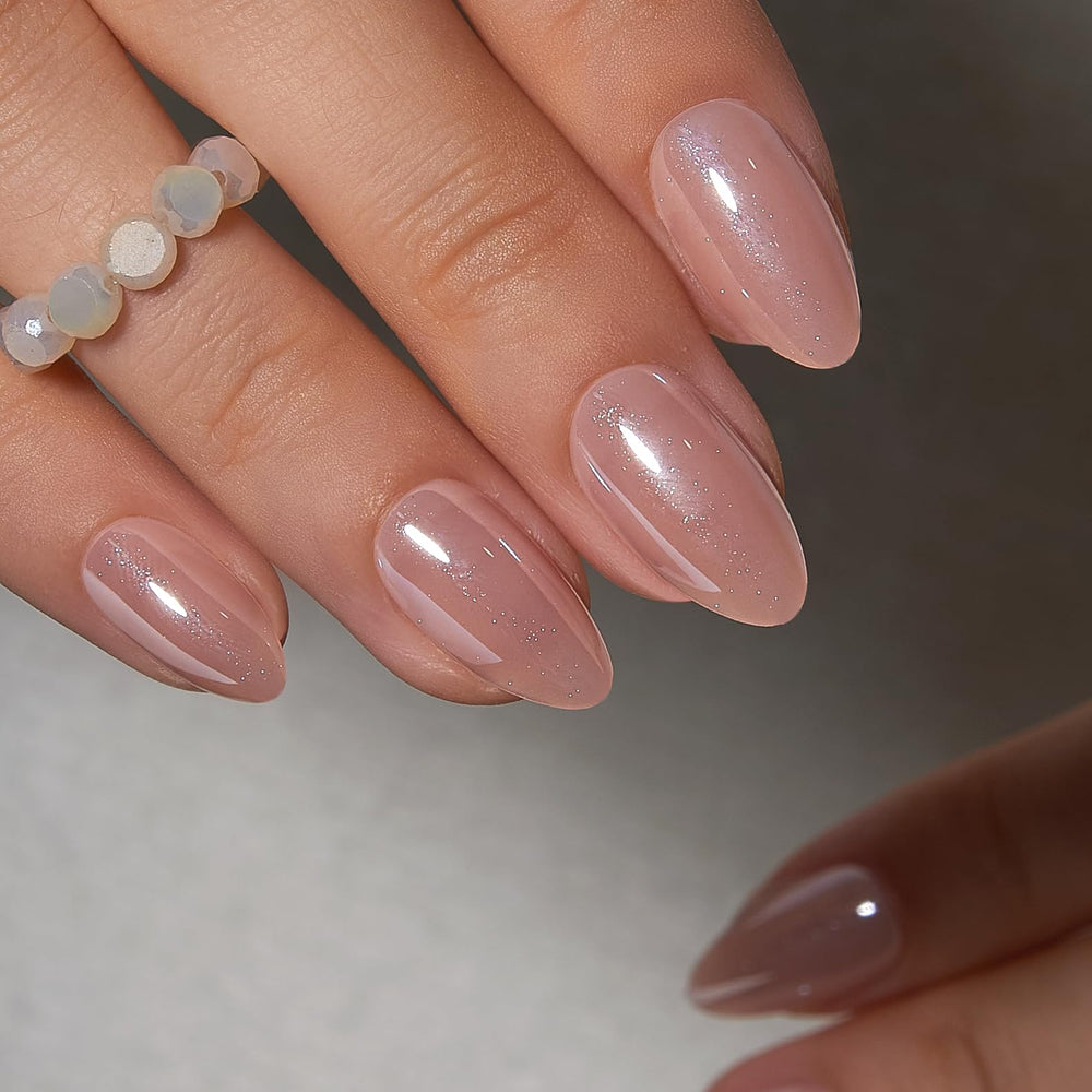 Curvlife uñas postizas: acabado gel brillante, tono té con leche, estilo de salón.