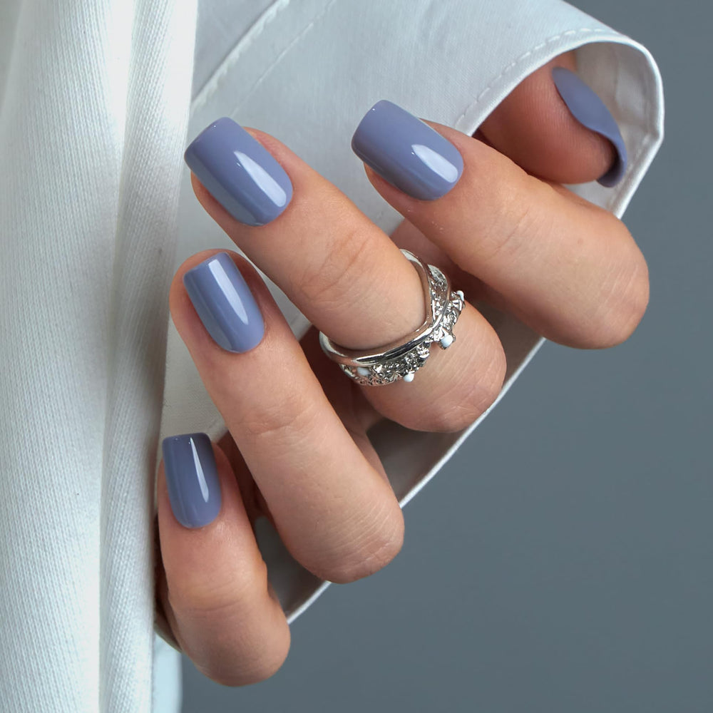 CurvLife uñas gel suave azul-violeta detalle muestra color intenso y brillo natural