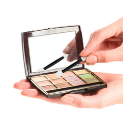 Cuttte dual-color sides prevent cross-color contamination during application.