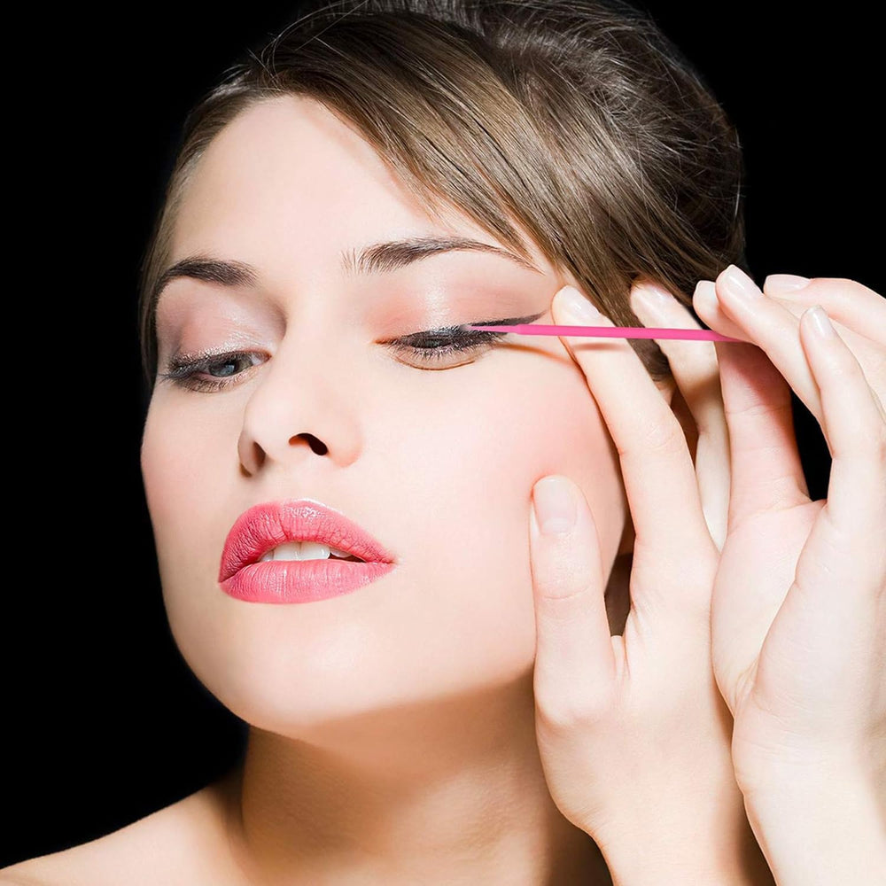 Cuttte pink head 2mm diameter lash detail close-up for precise application.