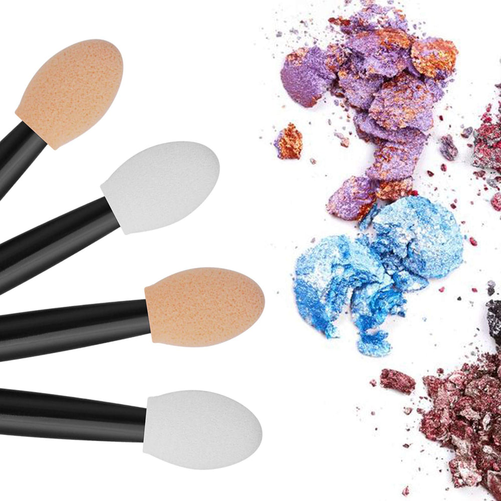 Cuttte soft sponge conforms to eyelids for smooth blending.