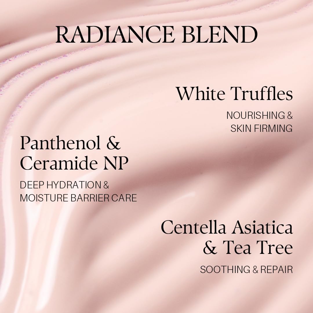 d'alba Piedmont Waterfull Tone-Up serum in daylight enhances a natural glow.