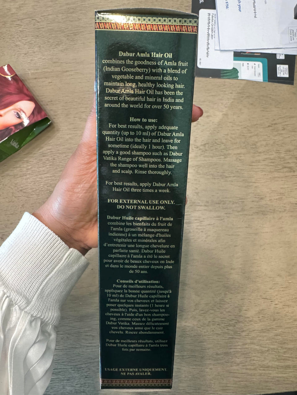 Masaje del cuero cabelludo con Dabur Amla Hair Oil