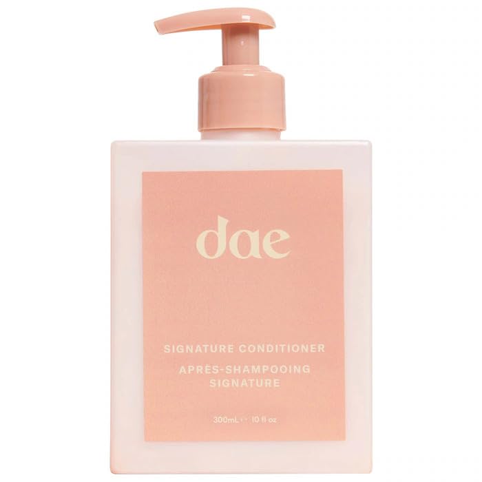 DAE Signature Conditioner bottle front view highlighting hydration and frizz control