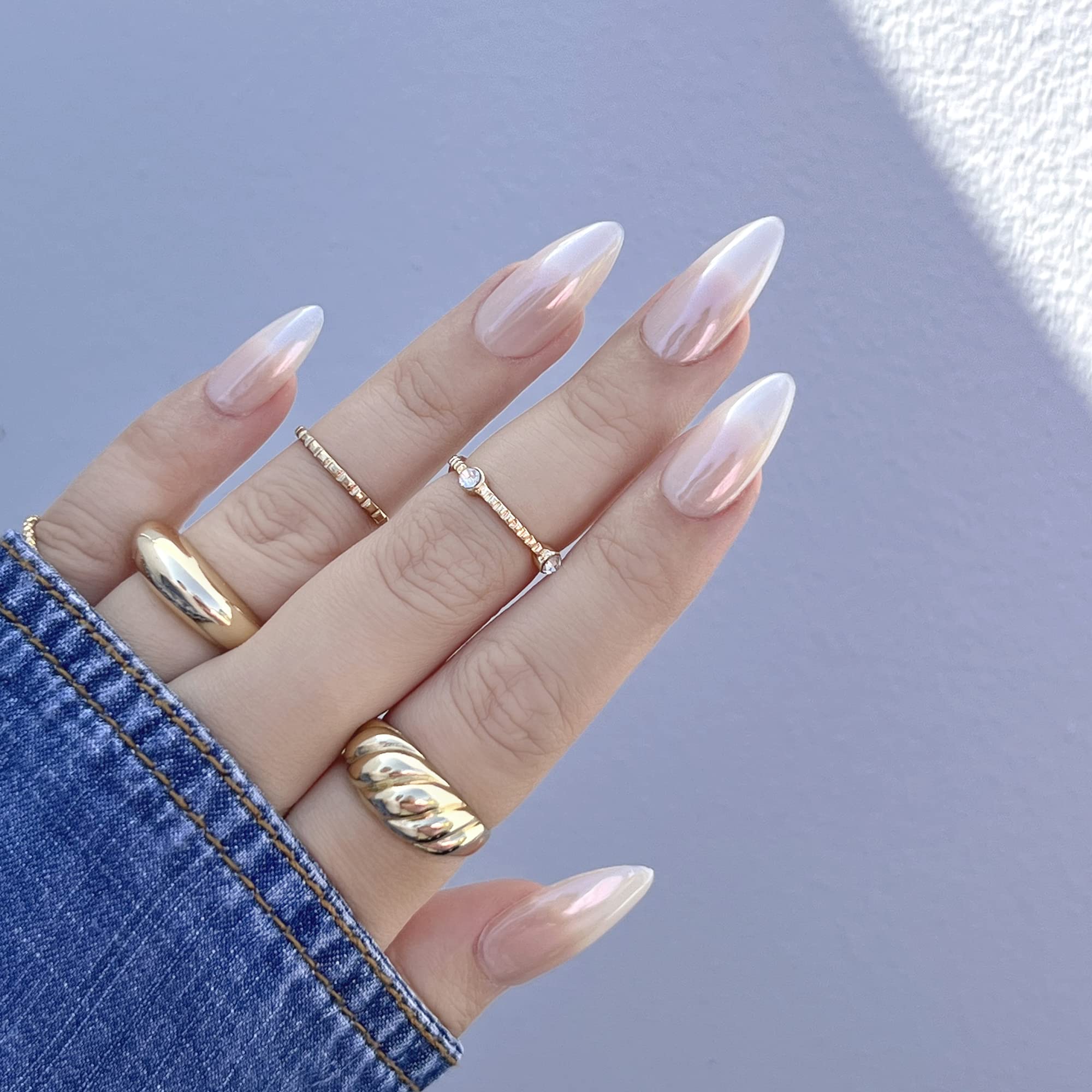 Daily Charme Magic White Chrome Powder nail application for a glazed donut finish
