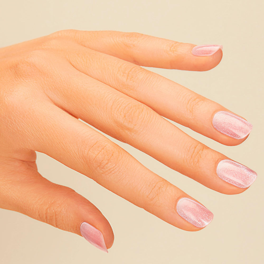 Detalle de tira semicurada de Dashing Diva Glaze para uñas