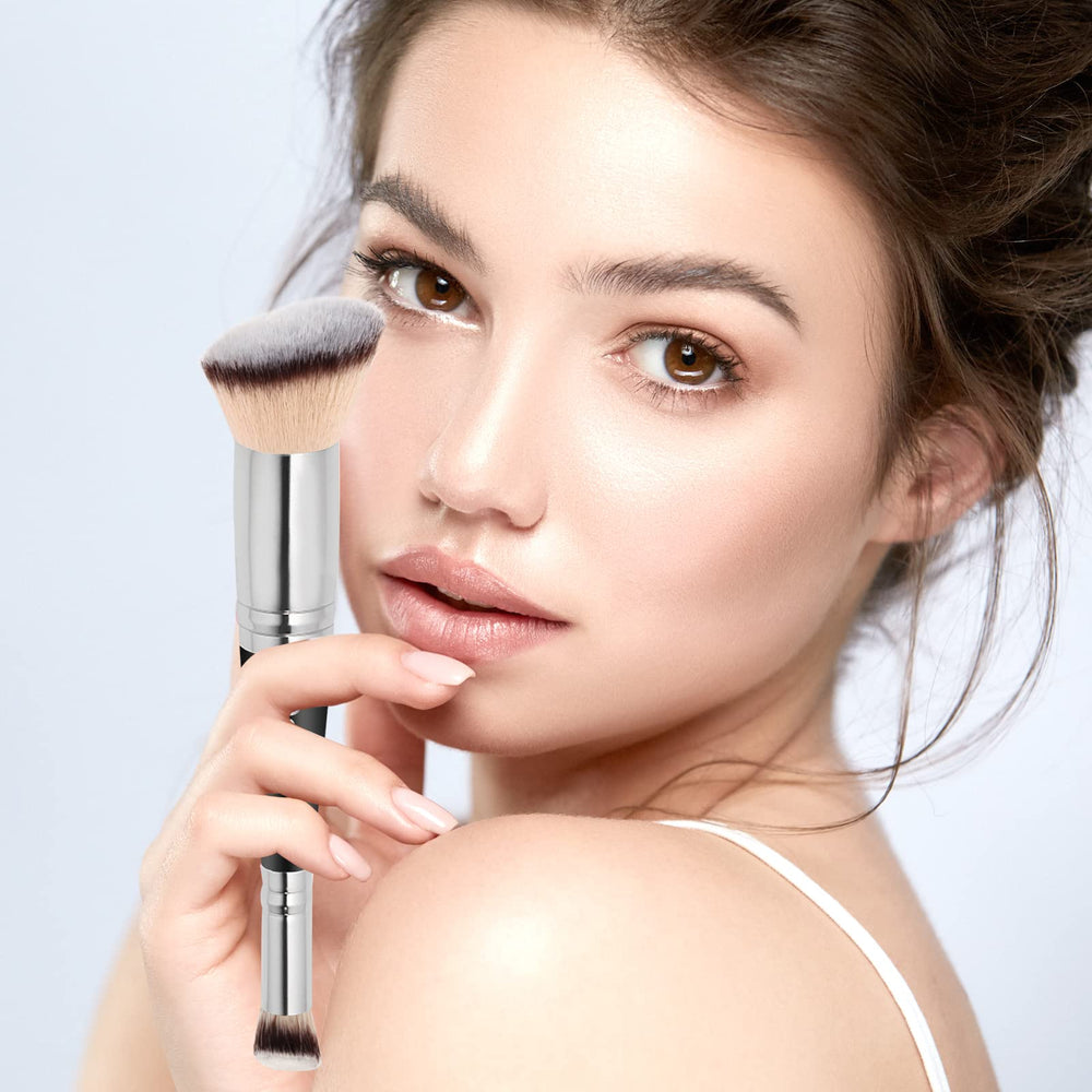 Daubigny dual-ended concealer brush designed to reach hard-to-blend areas.