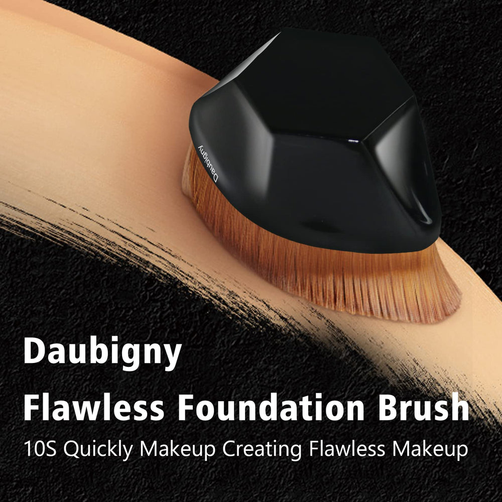 Daubigny protective case keeps the brush clean while traveling