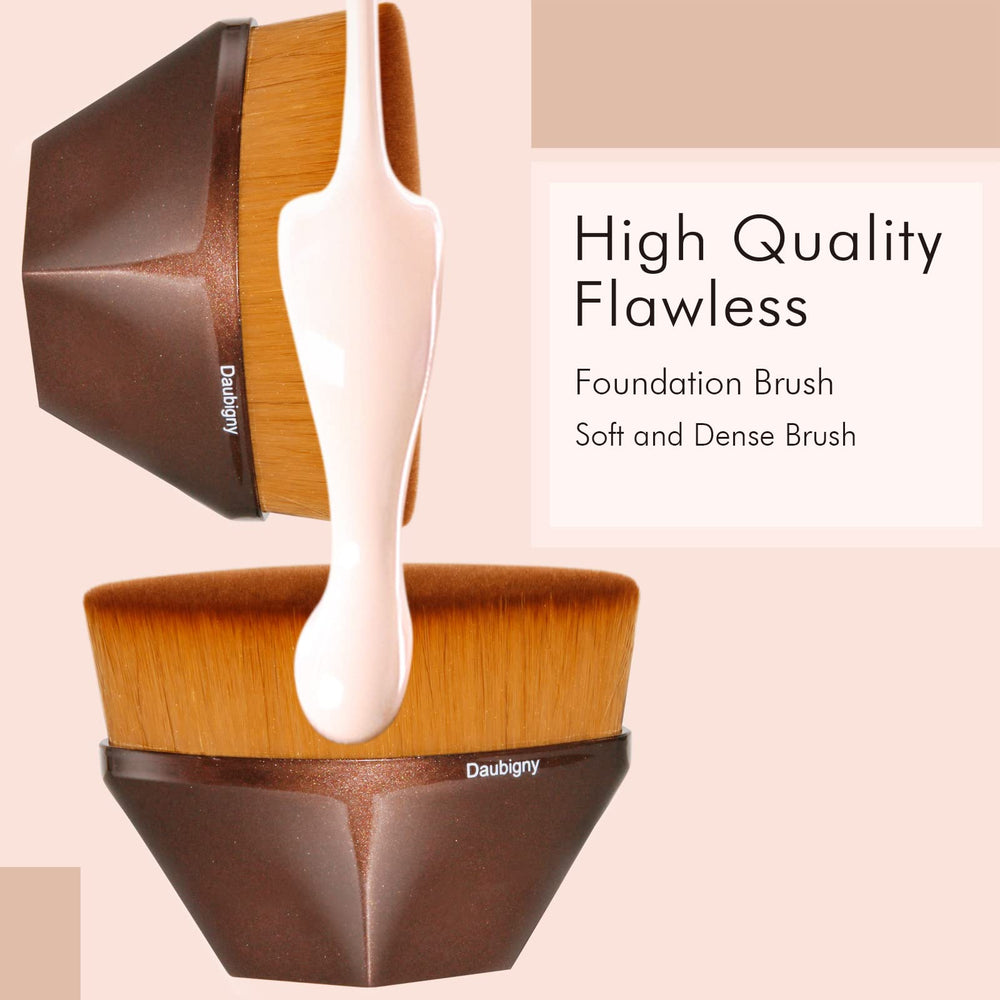 Daubigny foundation brush protective case keeps bristles clean.