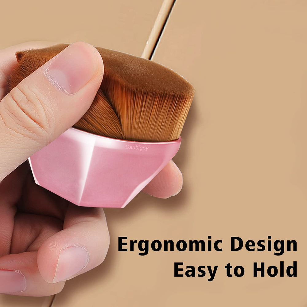 Daubigny protective case keeps bristles clean during travel.