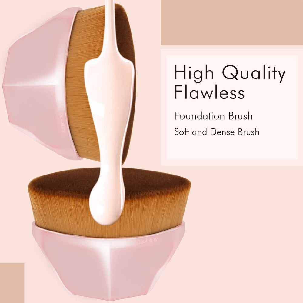 Daubigny protective round case keeps bristles clean during travel.