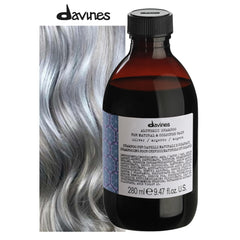 Davines Alchemic Shampoo Silver pour demonstrates purple cleanser ready to neutralize brassiness.