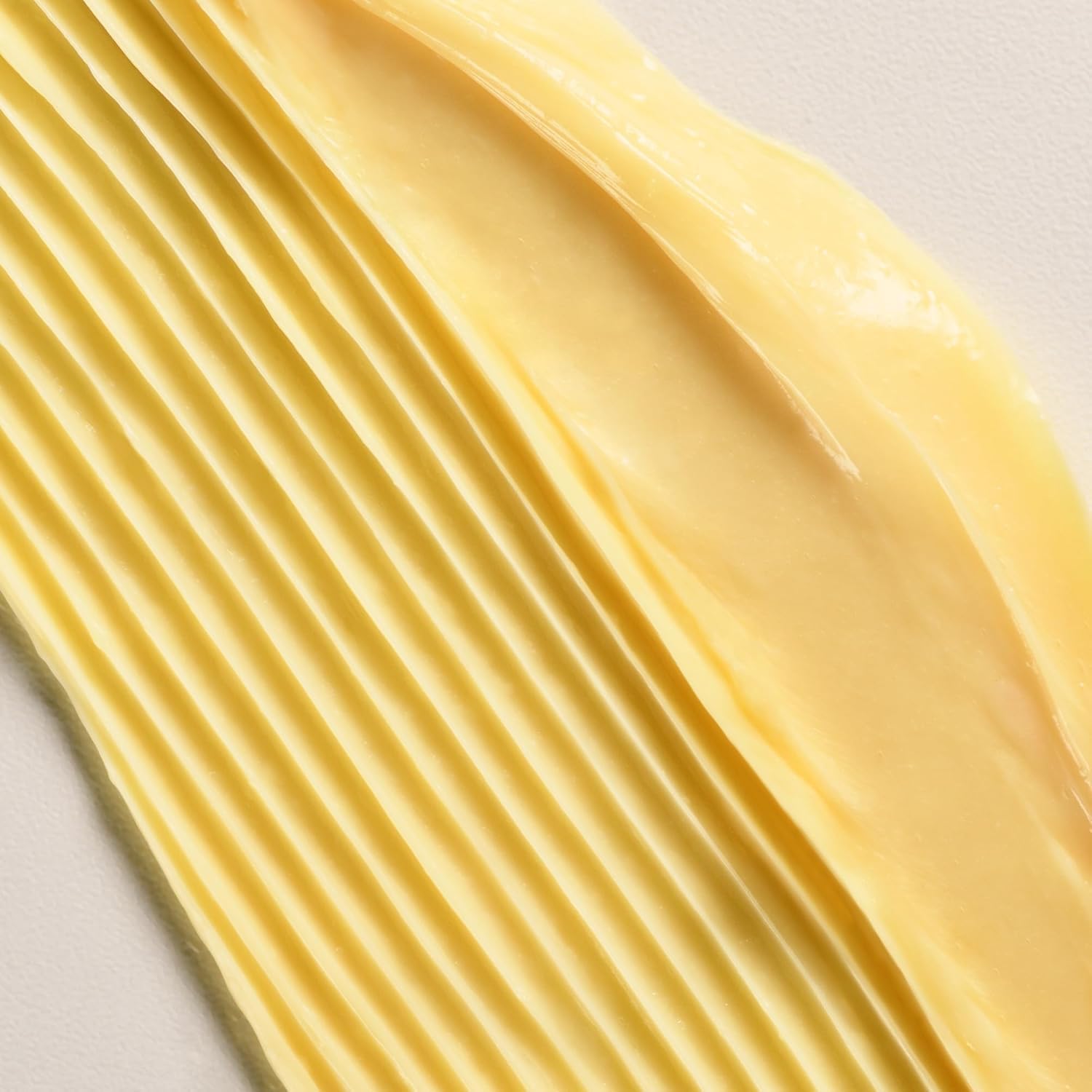 Davines DEDE conditioner red celery extract highlights natural ingredients for hydrating, lightweight conditioning.