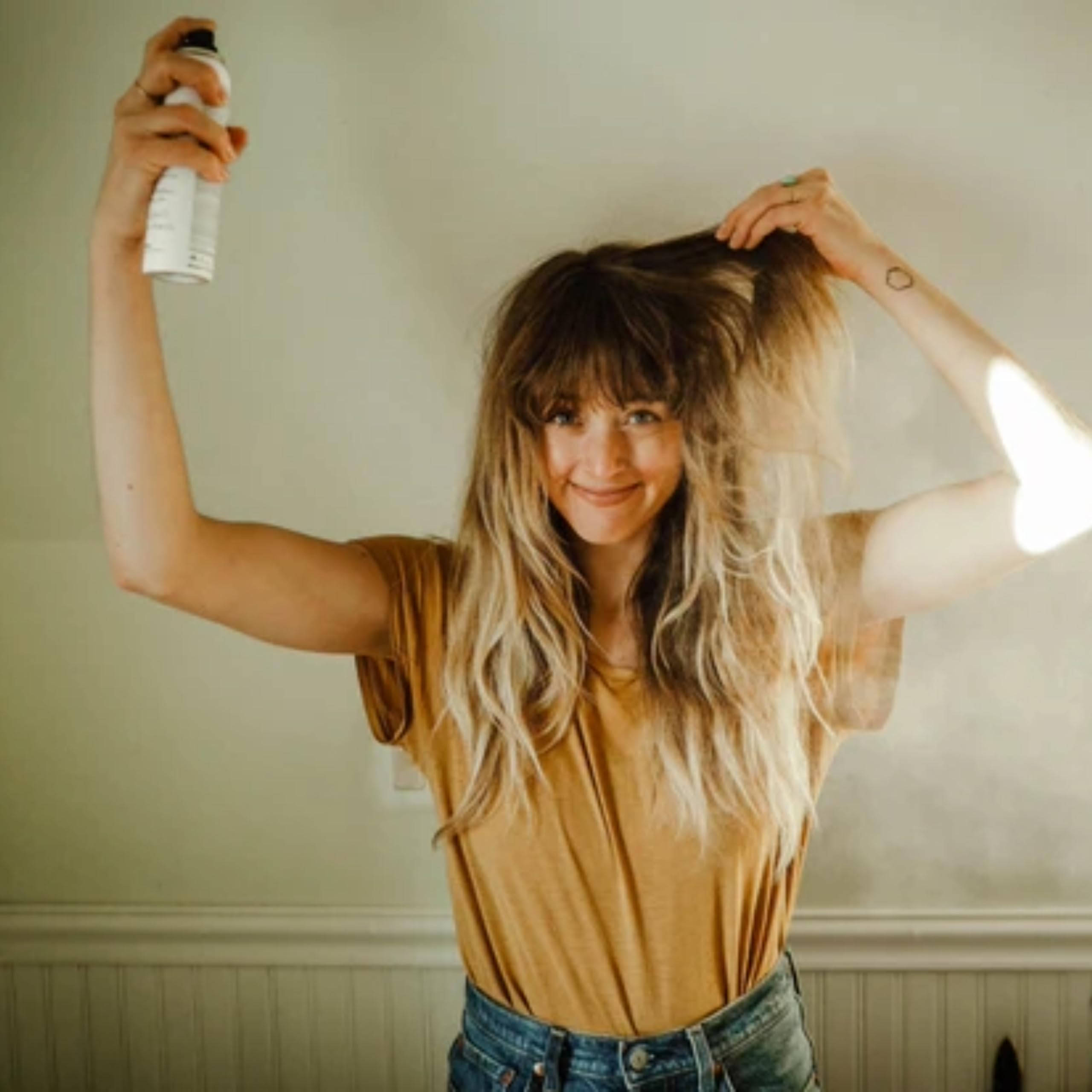 Davines Hair Refresher Dry Shampoo adds natural volume and body.