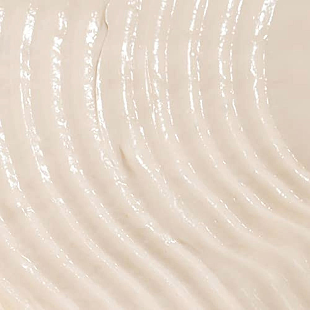Damp hair application of Davines LOVE Curl Cleansing Cream distributes evenly.