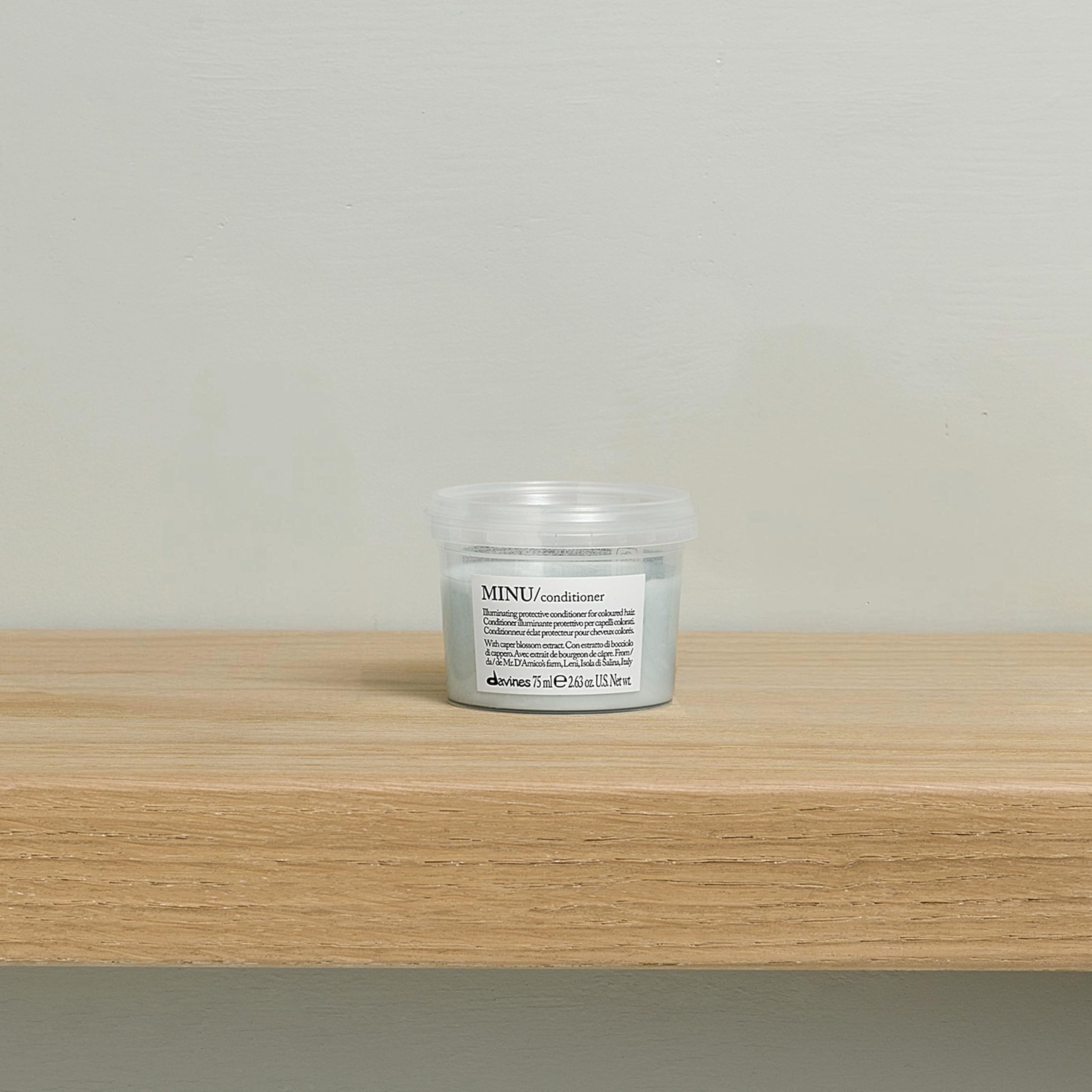 Davines MINU para cabello teñido protege el color y suaviza el cabello.