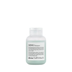Davines MINU shampoo en botella, limpieza suave para cabello coloreado.