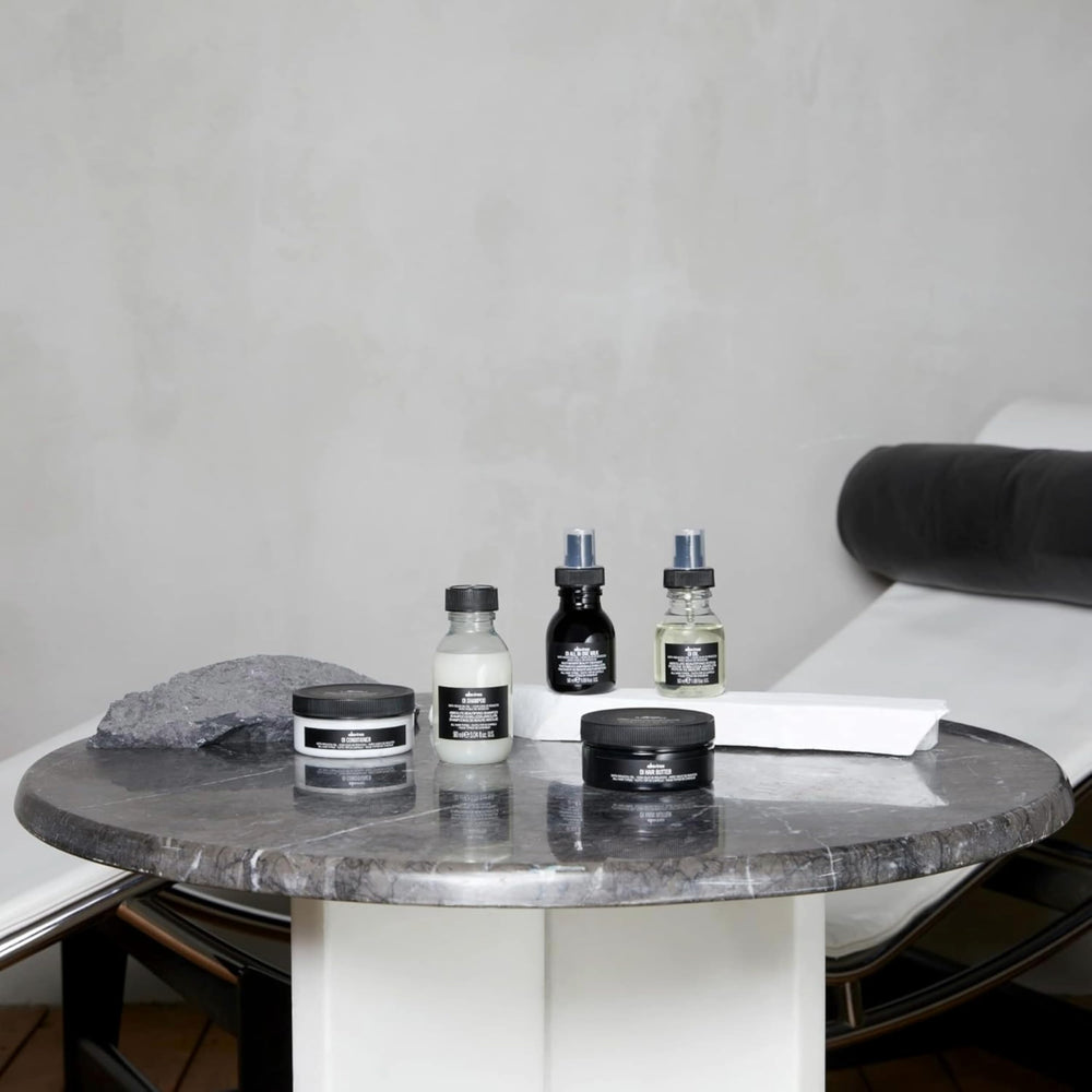 Davines OI Hair Butter demonstrates frizz control for mid-lengths