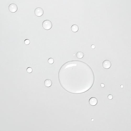 Hair strands reflect glass-like shine after Davines OI Liquid Luster.