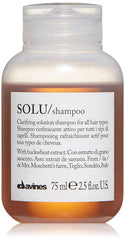 Davines SOLU: botella clara para una limpieza profunda sin residuo.