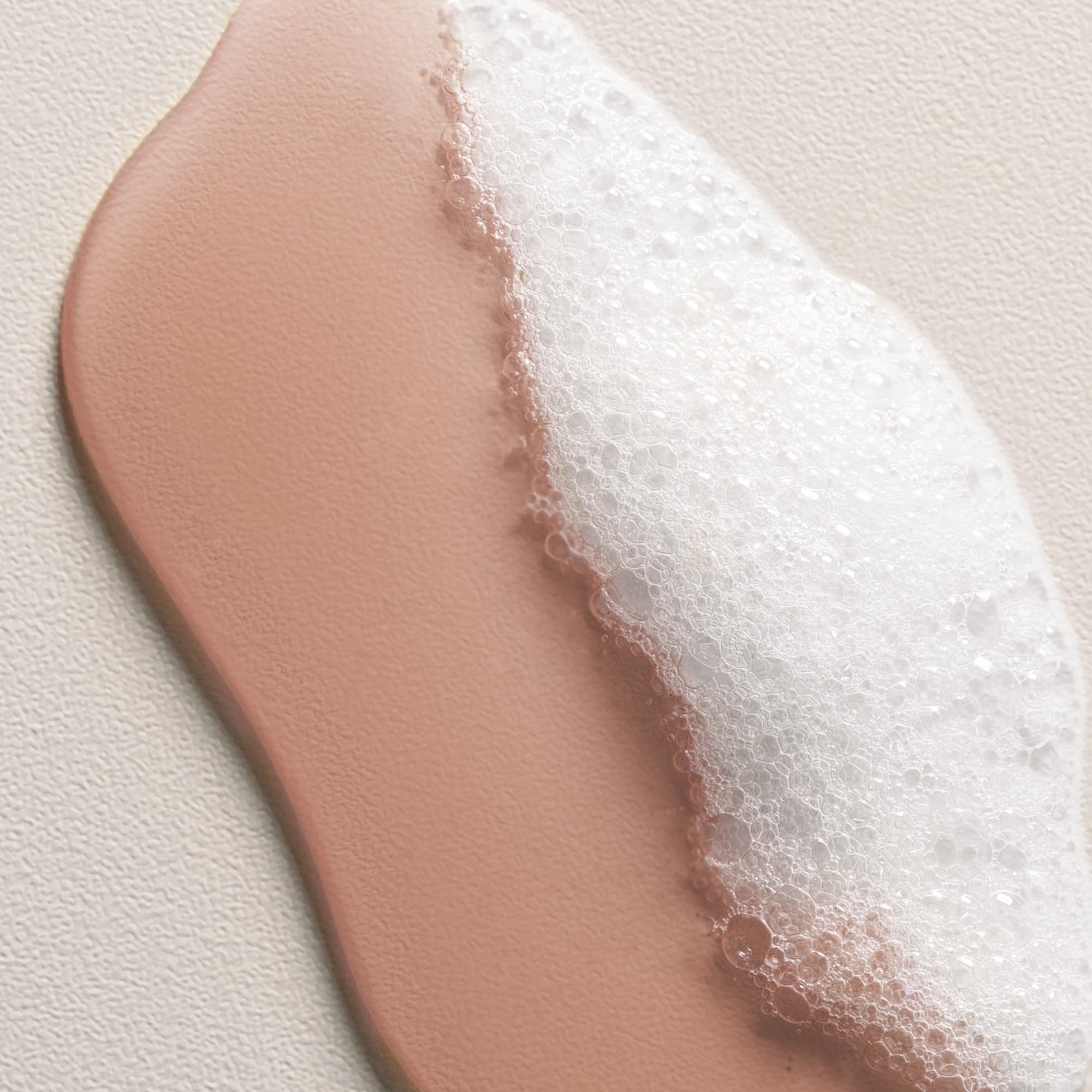 Davines SOLU: cuero cabelludo equilibrado gracias a la limpieza profunda.