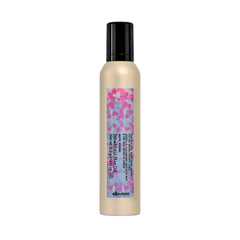 Davines This Is A Curl Moisturizing Mousse bottle highlights premium packaging for everyday styling