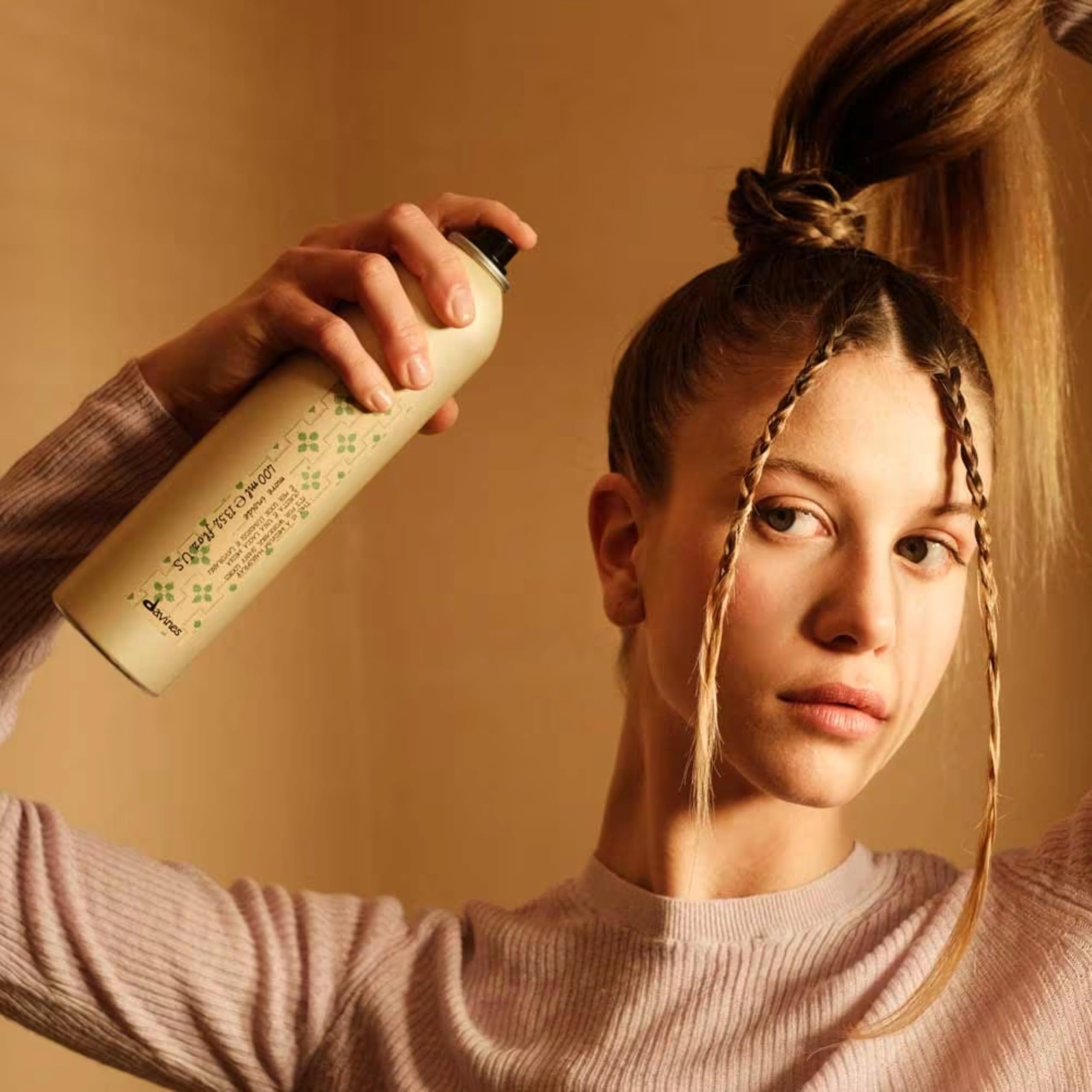 Davines This Is A Medium Hairspray showing frizz control in humid conditions