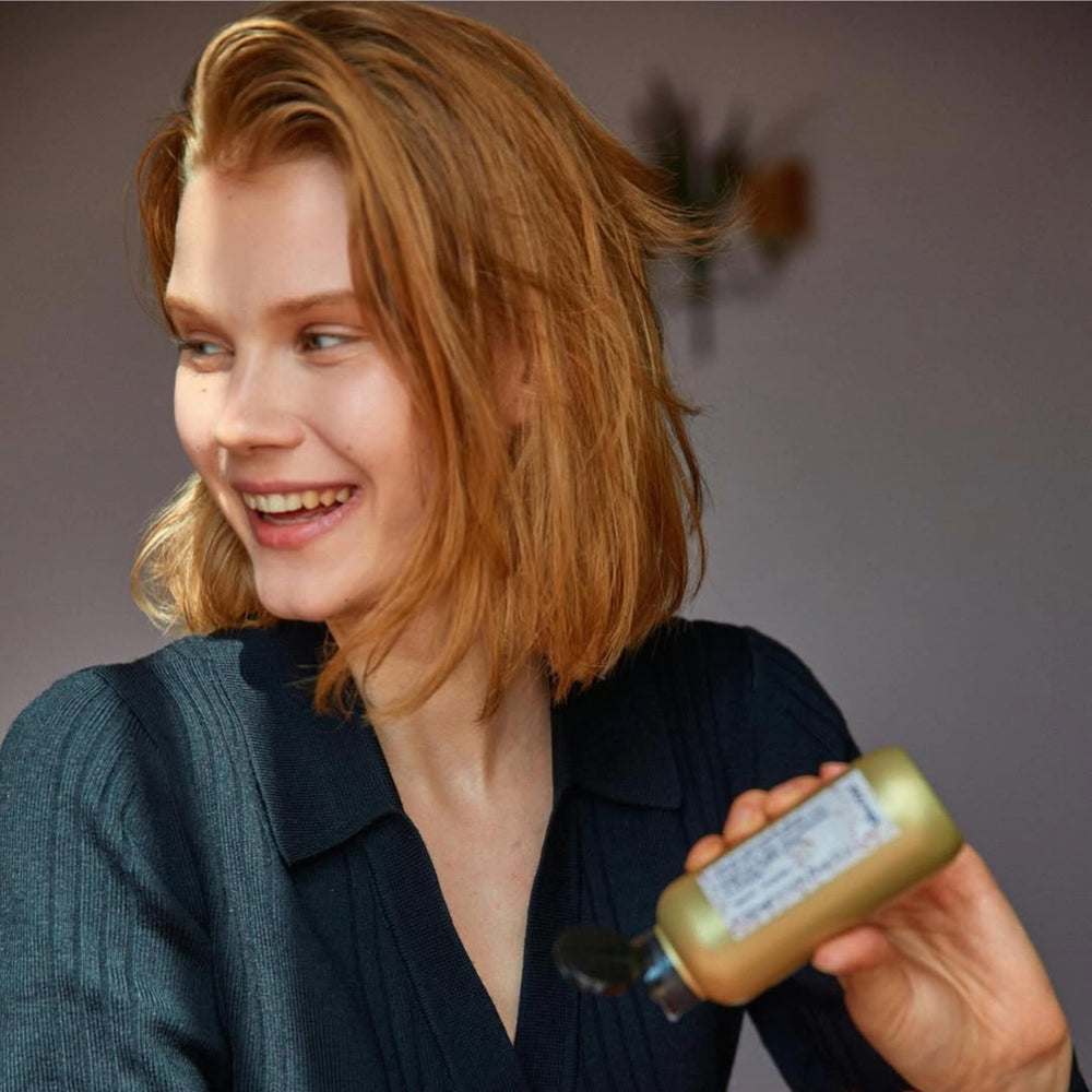 Davines This Is A Texturizing Serum close-up highlights silky texture