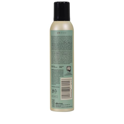 Davines This Is An Invisible No Gas Spray shows brushable hold for natural-looking style
