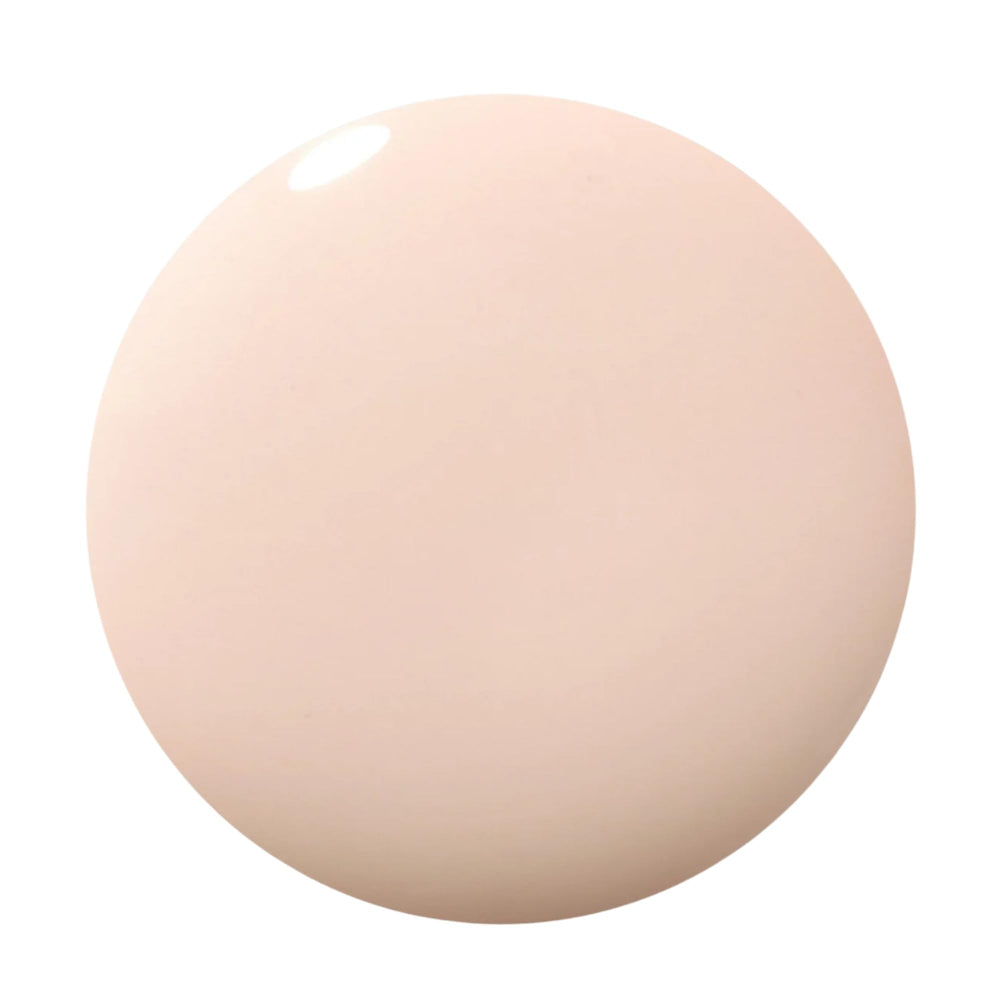 Dazzle Dry Boss ofrece una cobertura cremosa y uniforme en nude neutro.
