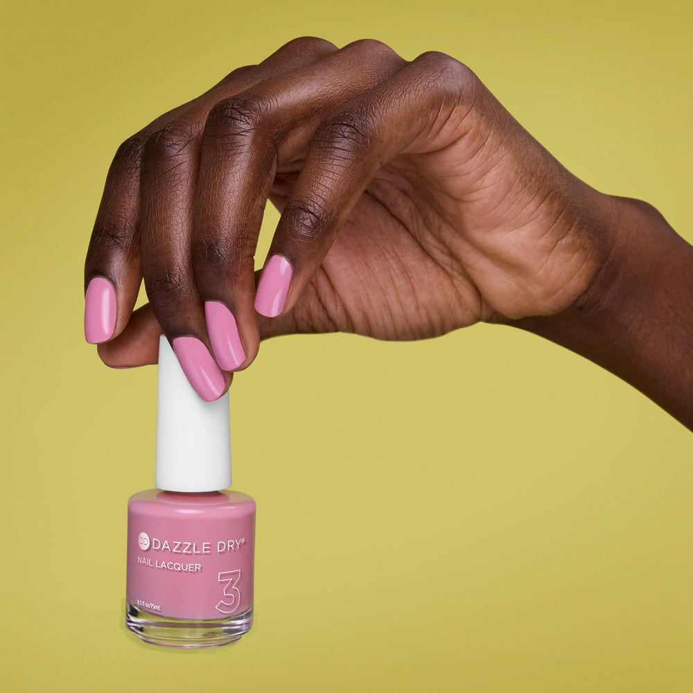 Dazzle Dry Esmalte Peonías Escogidas, libre de químicos agresivos para uñas sanas.