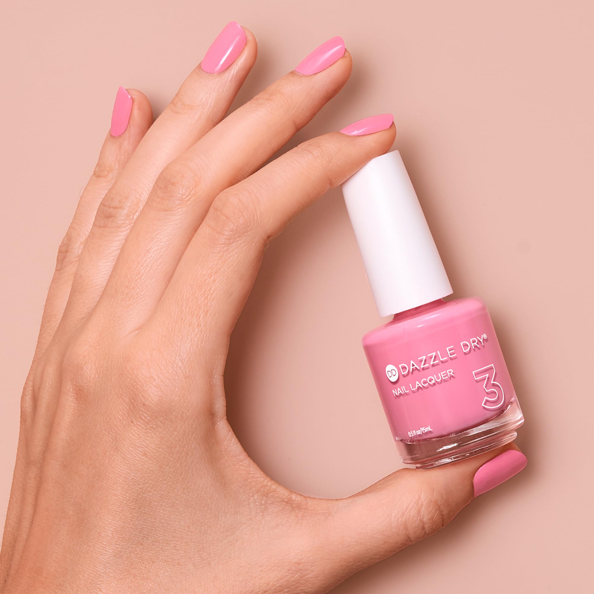 Secado rápido de Dazzle Dry Soulmate, manicura lista en minutos.
