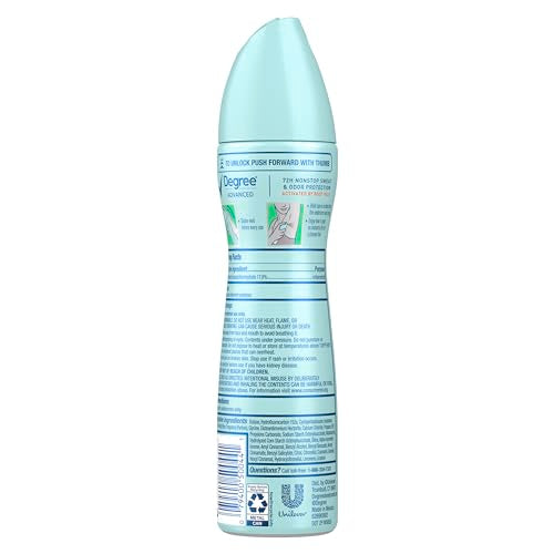 Aplicación en spray Degree Cucumber Burst para secado inmediato y cómodo.