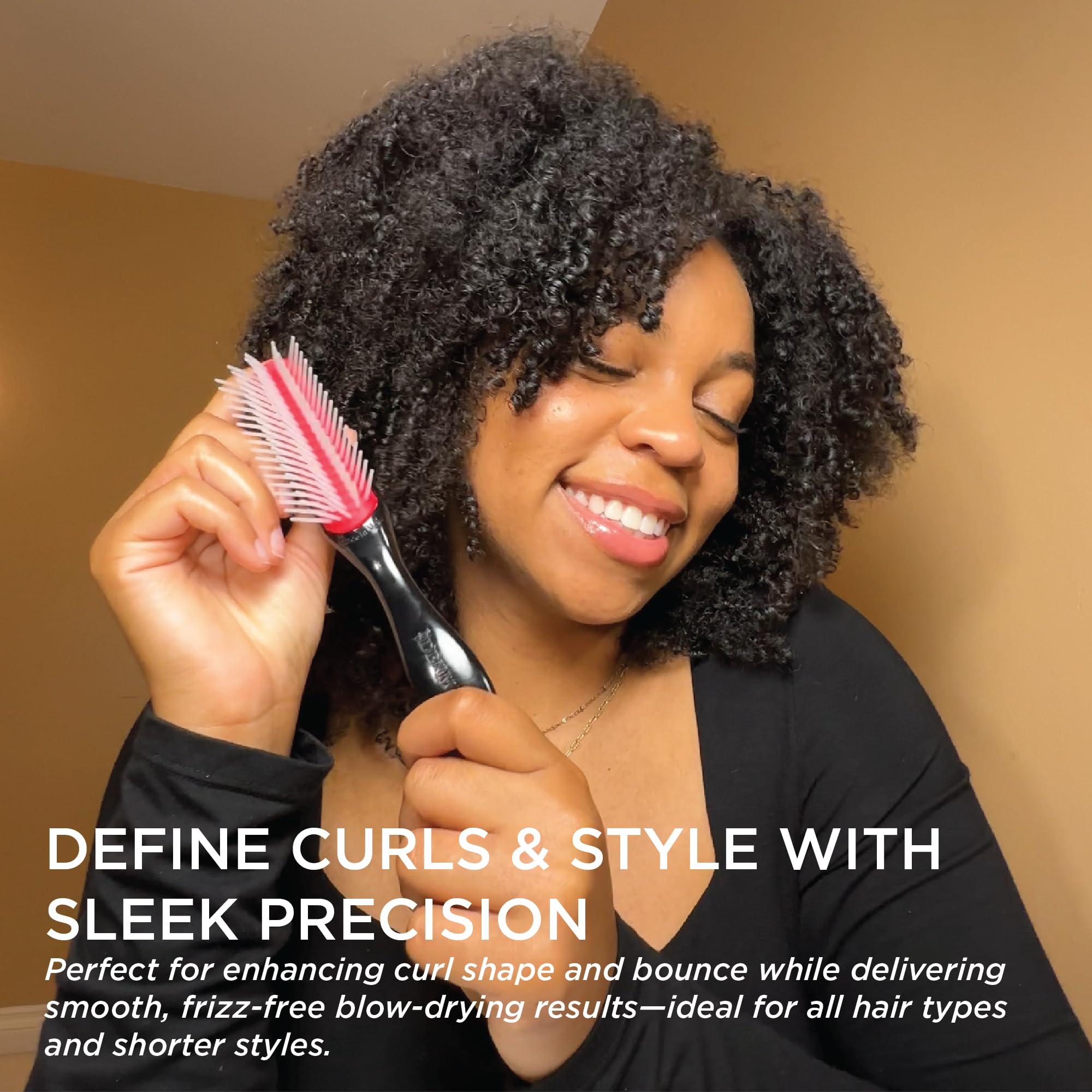 Denman D14 Black defining curl action shows shaping curls on wet hair