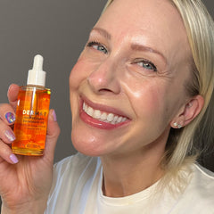 Derma E Aceite ligero, aplicación diaria en rostro y cuello.
