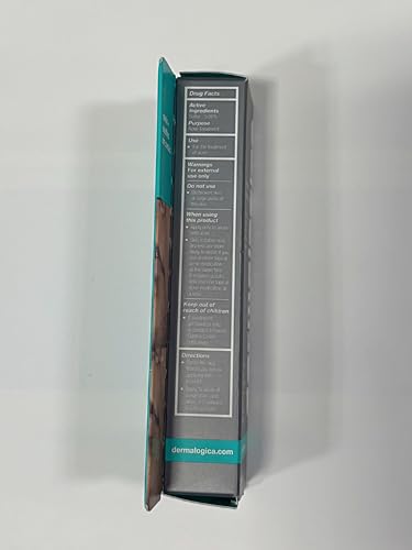 Dermalogica Deep Acne Liquid Patch close-up of sulfur-rich formula reducing surface oil.