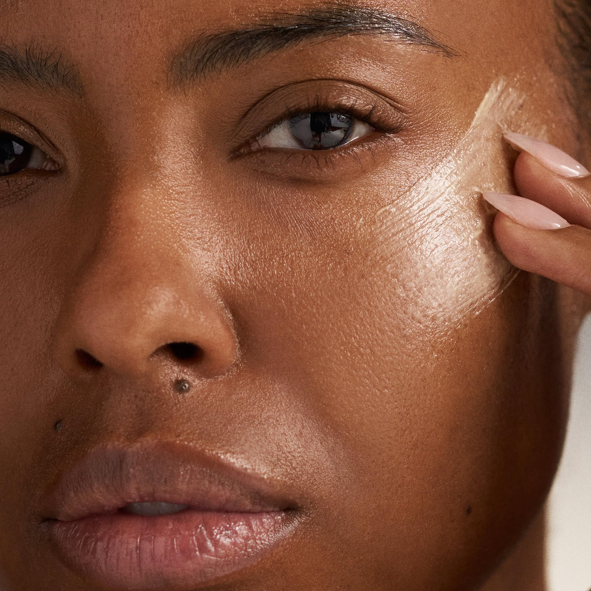 Algae extract visible as a key hydration component in the masque.