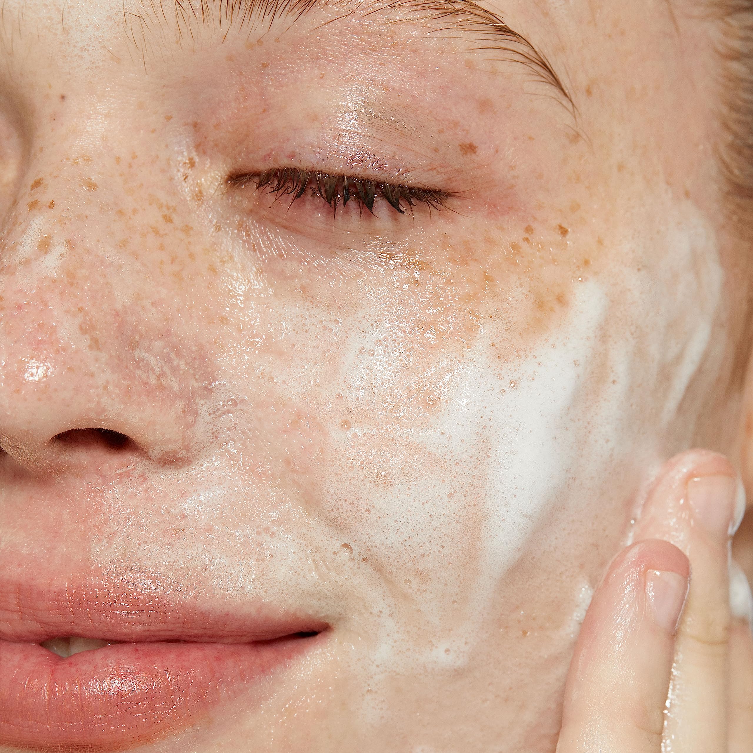 Dermalogica Oil To Foam Total Cleanser highlights hydration-friendly prebiotic formula after washing.