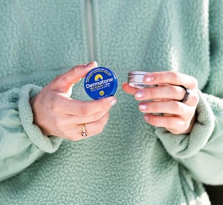 Dermatone bálsamo rostro SPF23 mini lata protege piel sensible.
