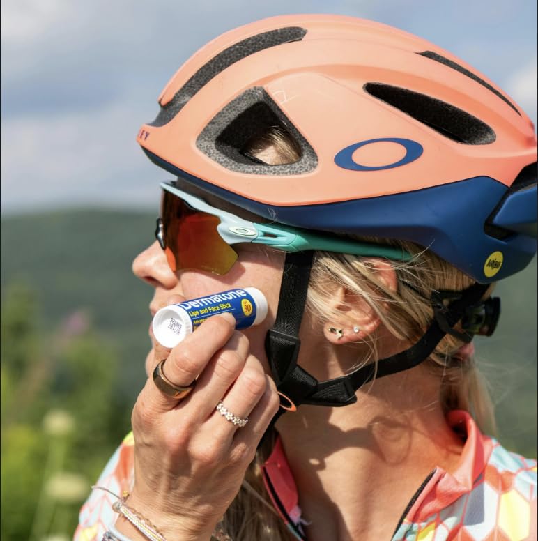 SPF30 broad-spectrum protection for lips, nose, and ears.
