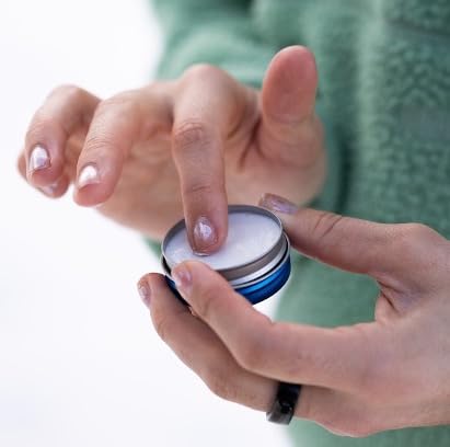 Dermatone usos múltiples para actividades al aire libre como senderismo y playa.